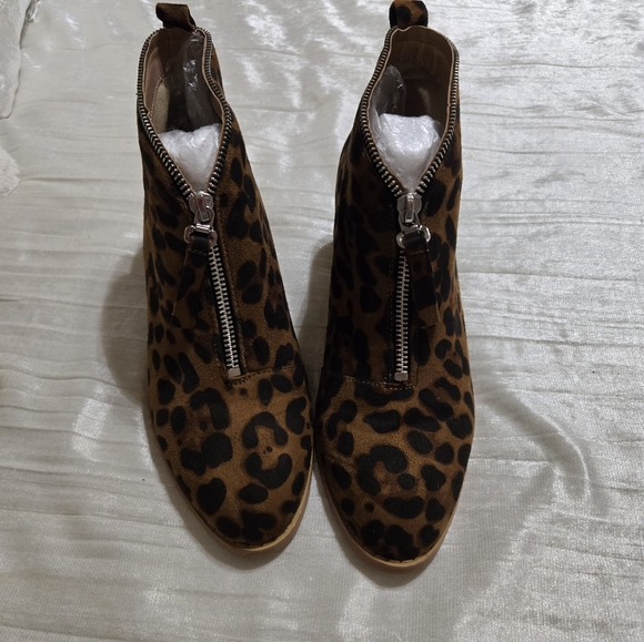 Faux Suede Zip Up Leopard Print Booties. Size 7 1/2 EUC! - Picture 8 of 8